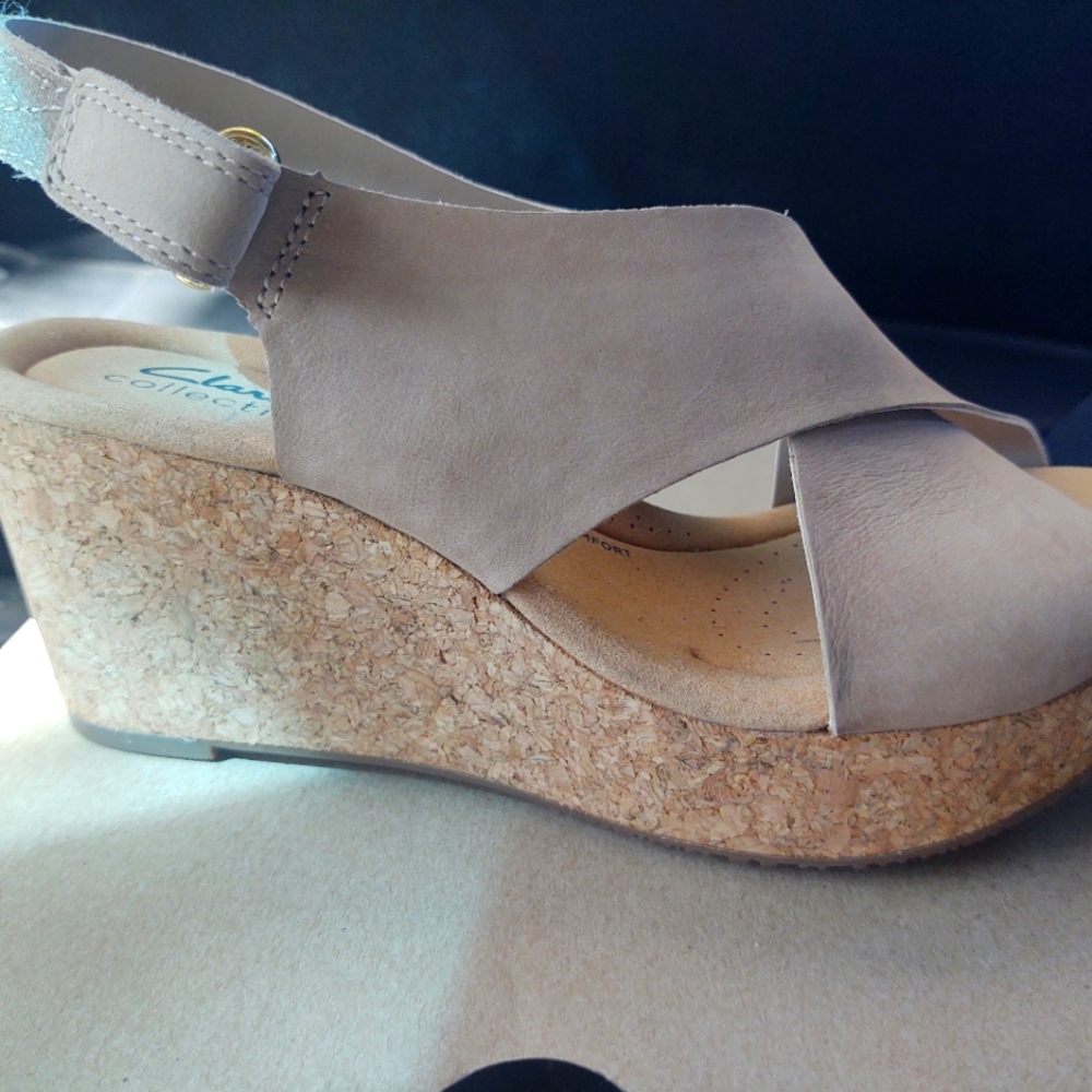 Clarks Annadel Eirwyn Wedge Nubuck, in Sable.Size 5½. New, in box.